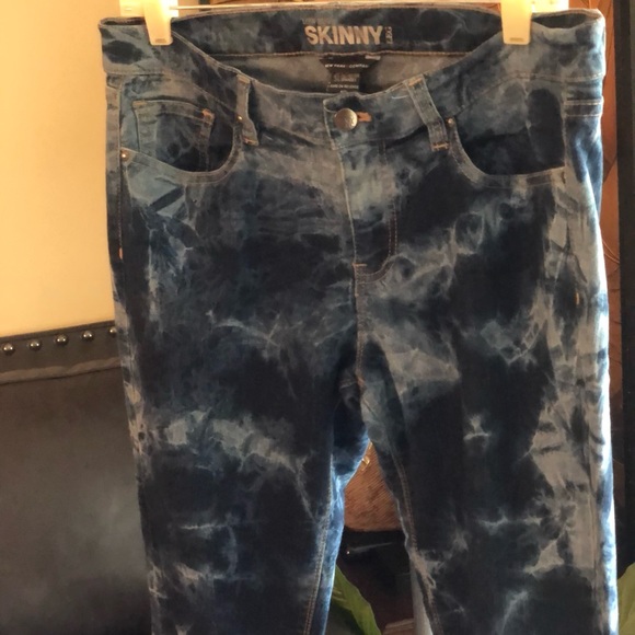 New York & Company Low Rise Skinny Tie Dye Jeans - Picture 7 of 14